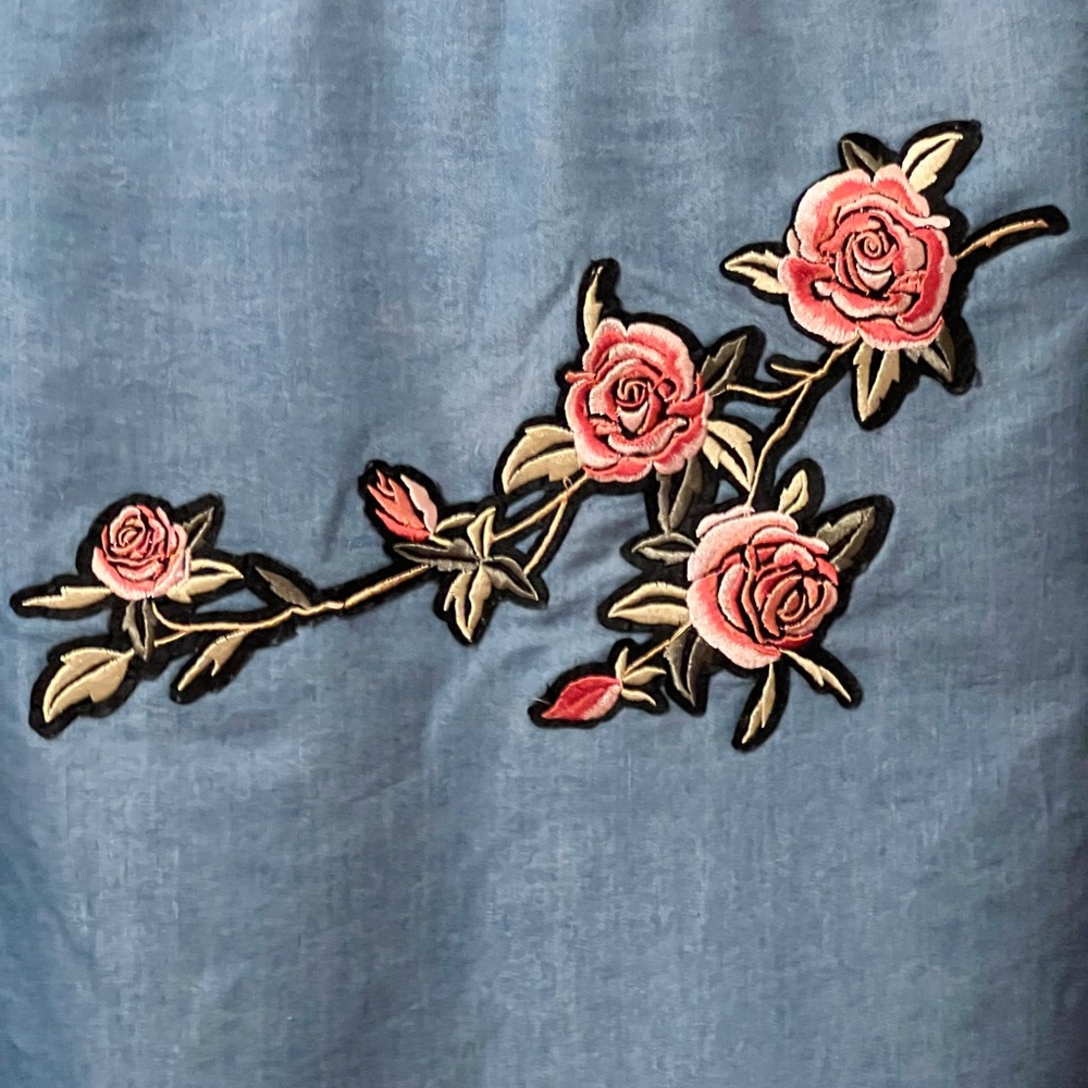 Women distressed embroidered shirt NWT
